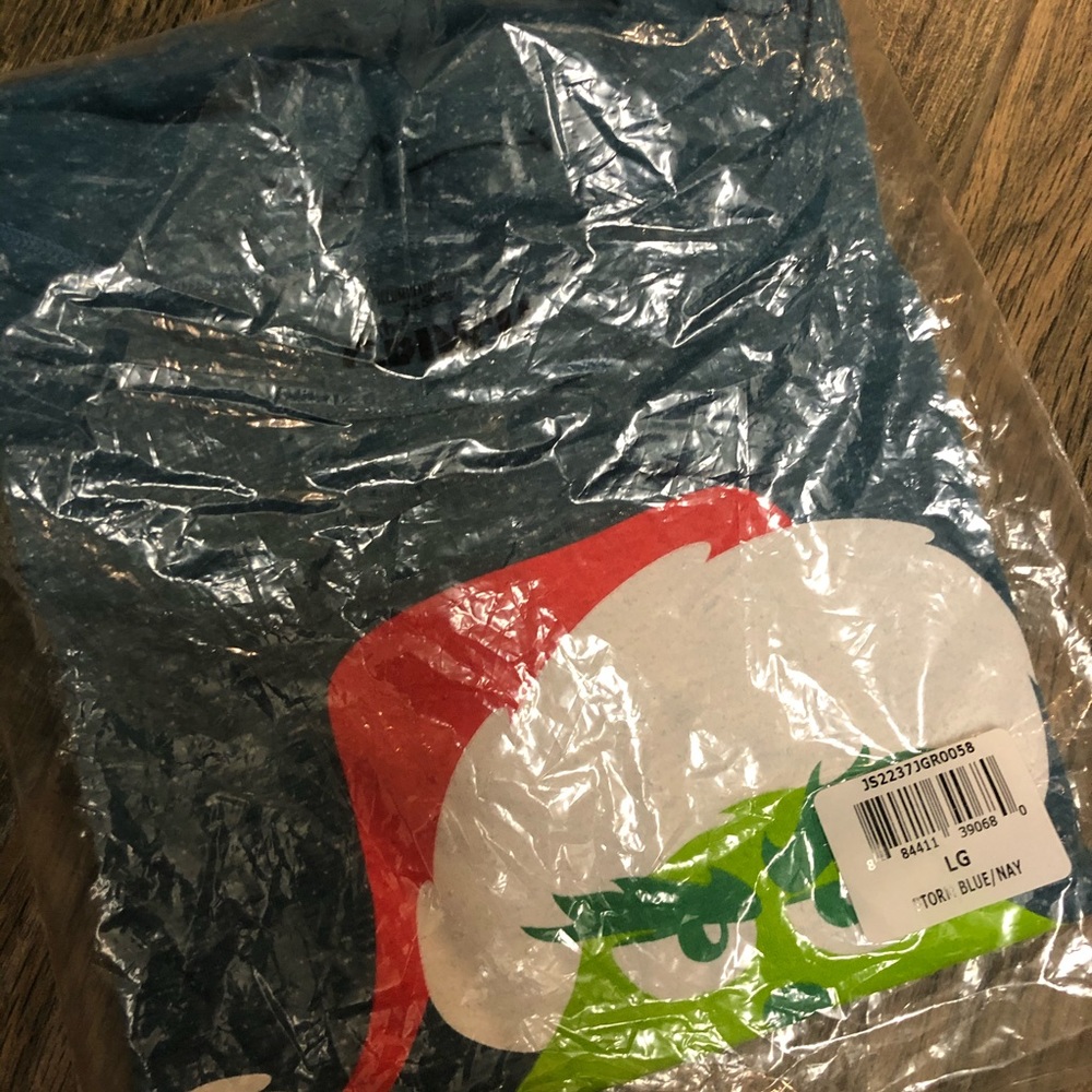 Sold Grinch Christmas Graphic Tee Large - Picture 3 of 4